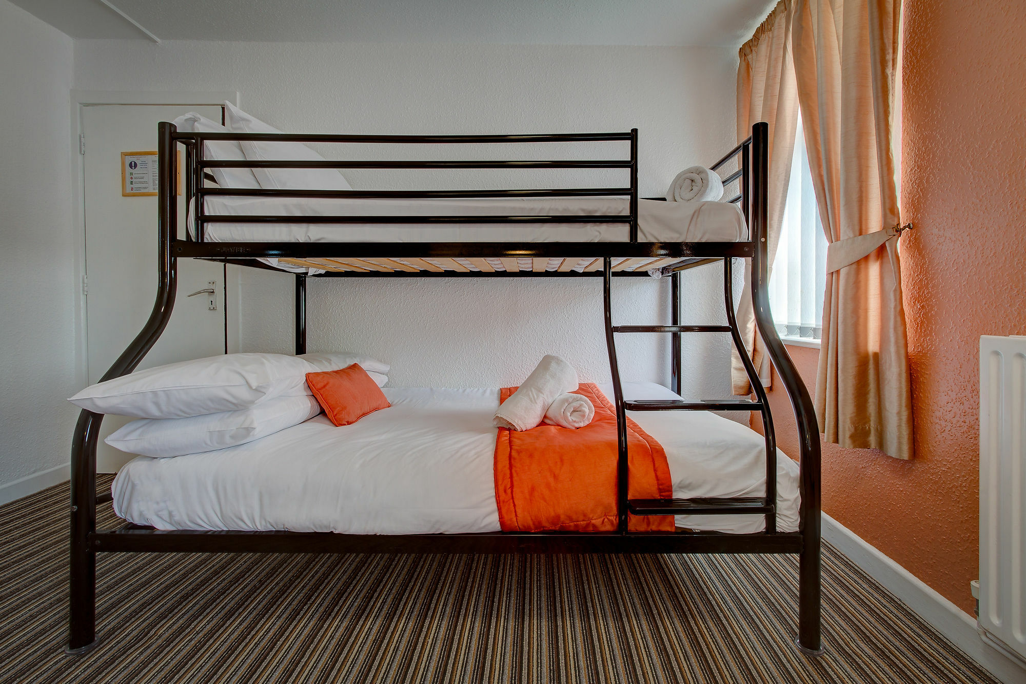The Sandringham Court Hotel & Apartment Welcoming Large And Small Groups For 15 Years 黑潭 外观 照片